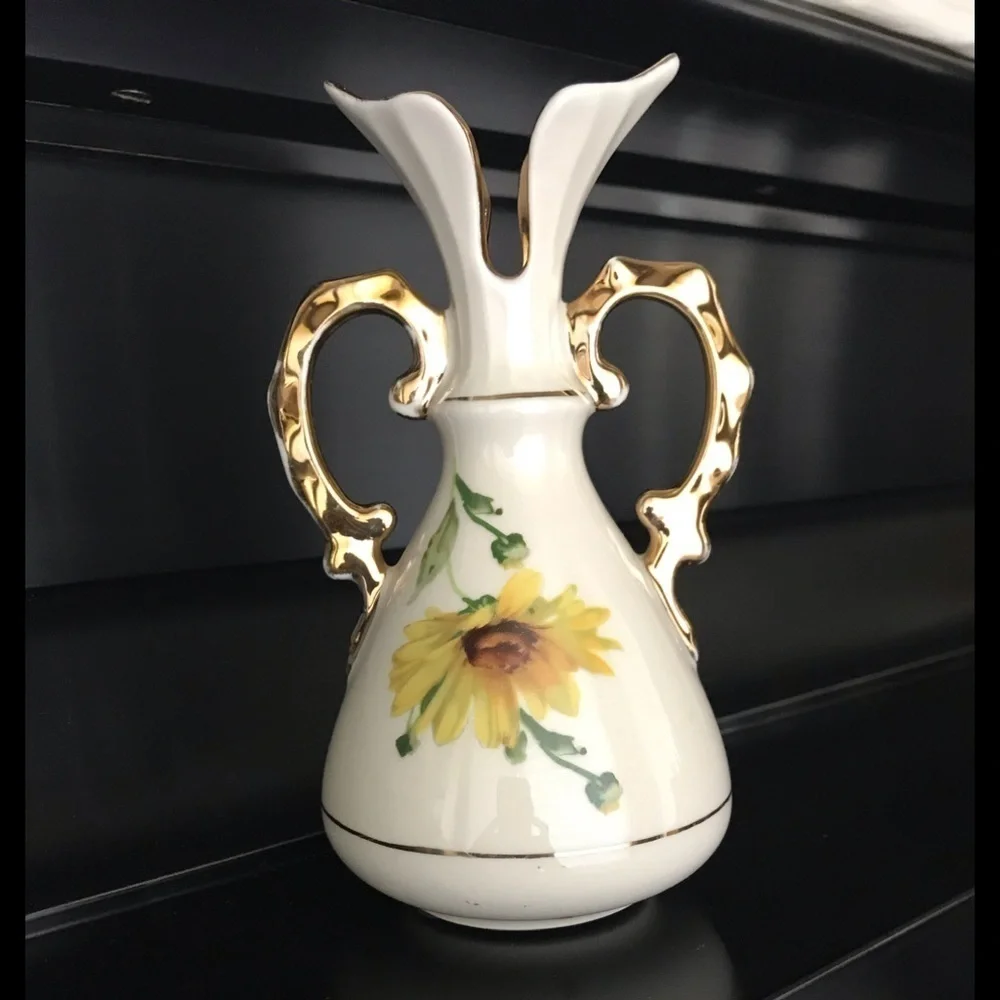 Vintage Bel-Terr accent mini vase